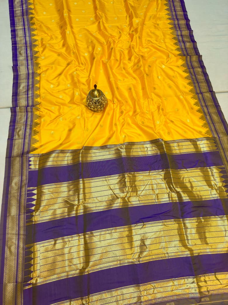 Shop premium Traditional Erkal Paithani Saree in pure silk with intricate buttis, rich Erkal pallu & contrast blouse. Perfect for weddings & festive wear.
