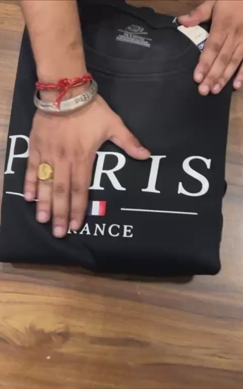 Whether you’re layering up for outdoor activities or looking for everyday comfort, this sweatshirt is the perfect blend of style, warmth, and durability.