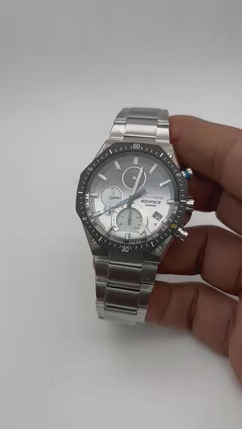 Casio-900 Wrist Watch for Men in Stainless Steel Japan made.