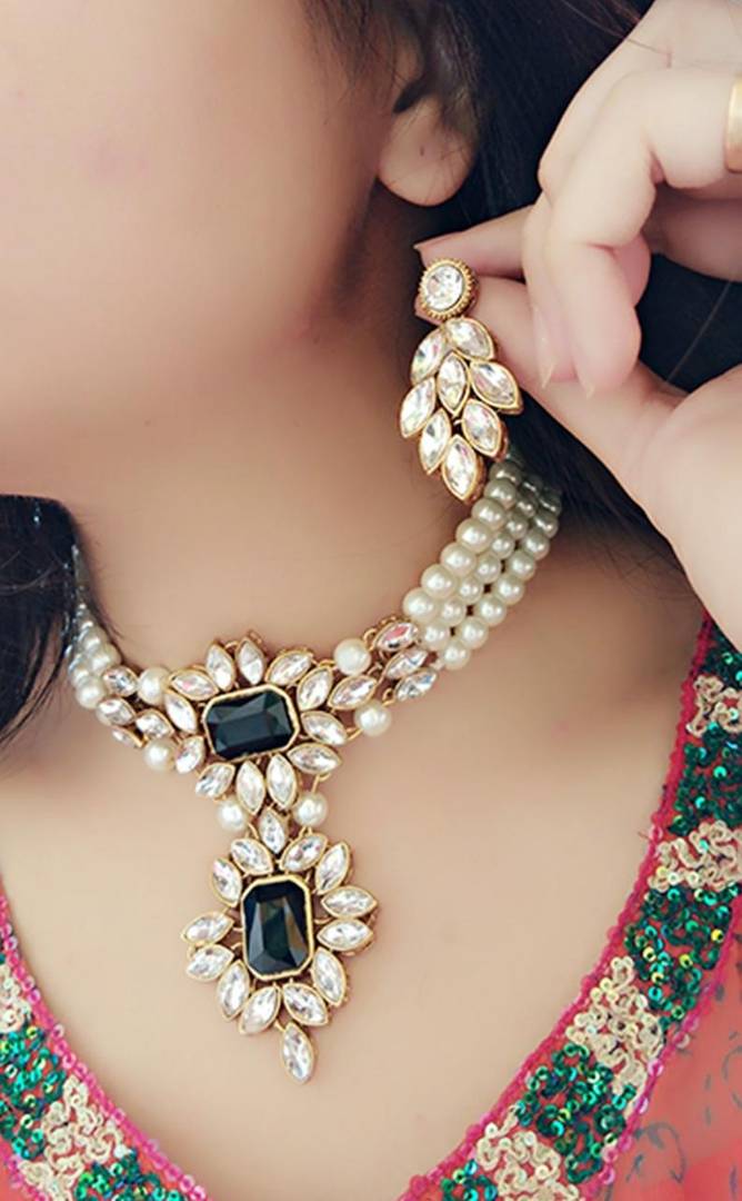 Choker Style Ethnic Neckpiece With Earing