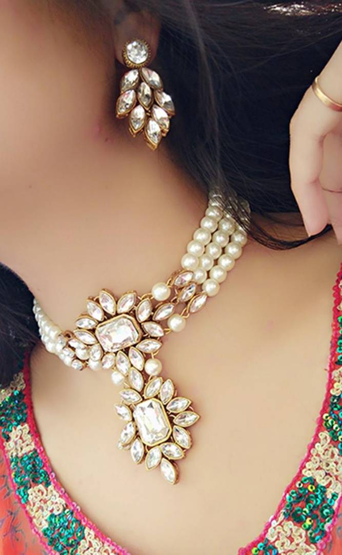 Choker Style Ethnic Neckpiece With Earing