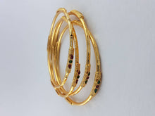 Load image into Gallery viewer, gold plated beautiful four bangles set