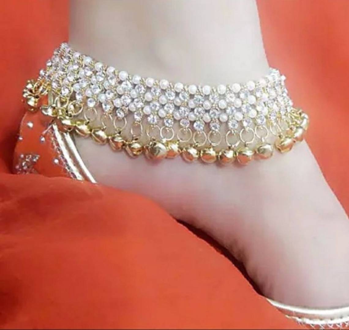 Ladies Beautiful Alloy Anklets