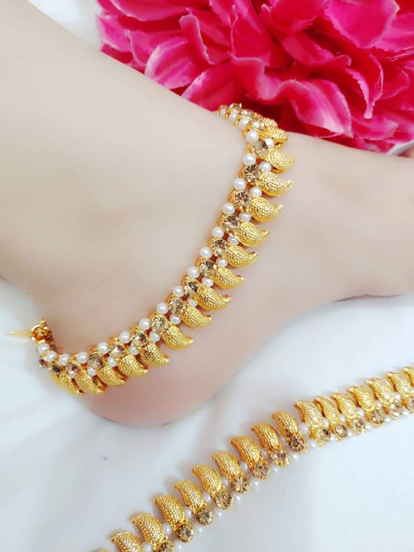 Ladies Beautiful Alloy Anklets
