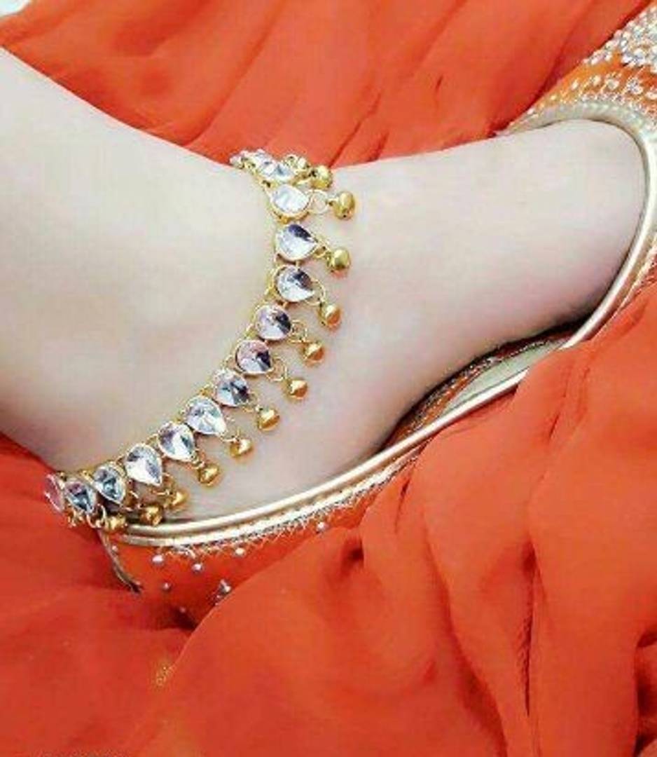 Ladies Beautiful Alloy Anklets