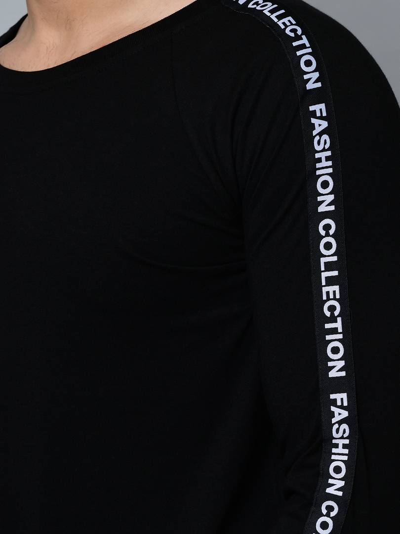 Men's Black Cotton Blend Self Pattern Round Neck Tees