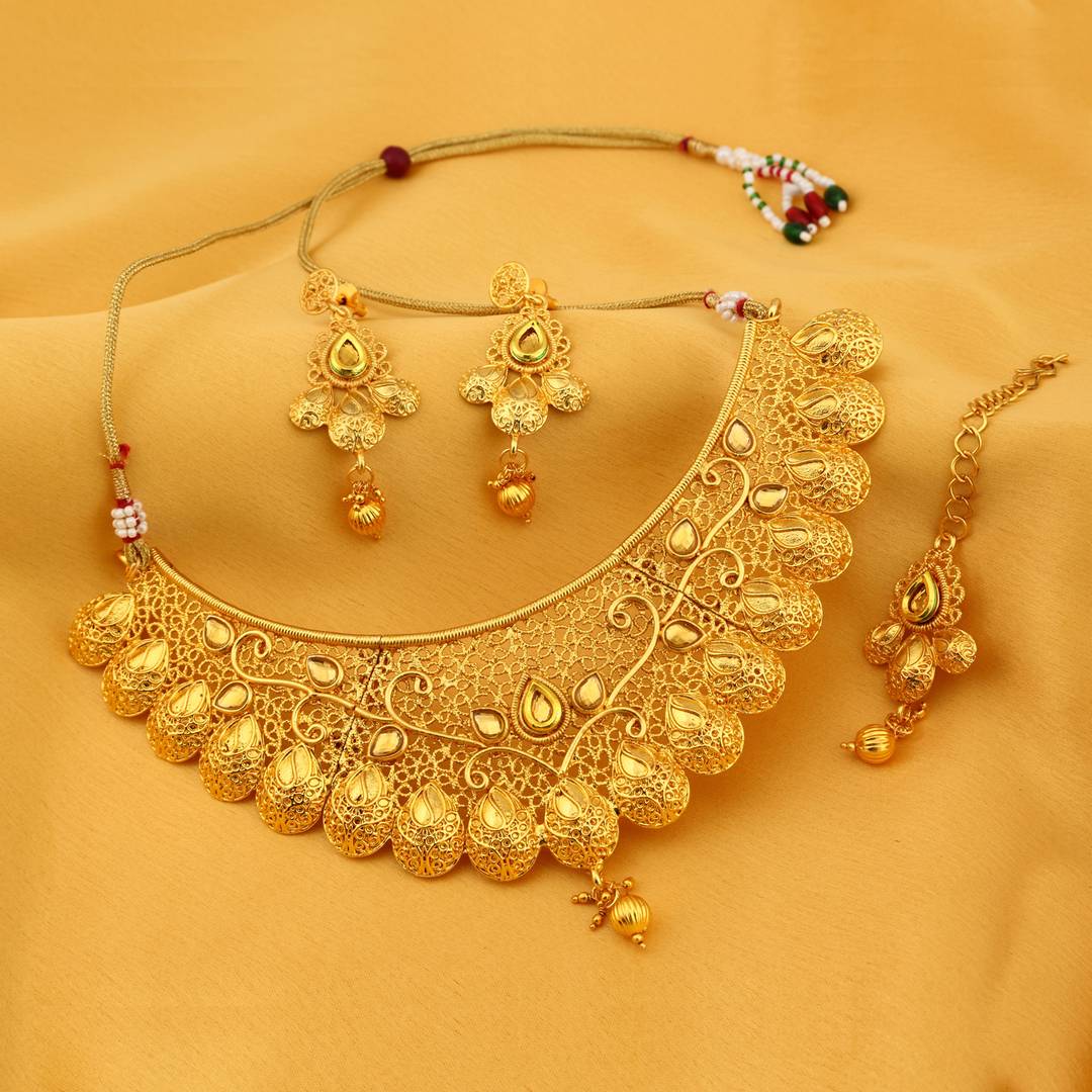 Sukkhi Traditional Gold Plated Kundan Choker Necklace Set For Women