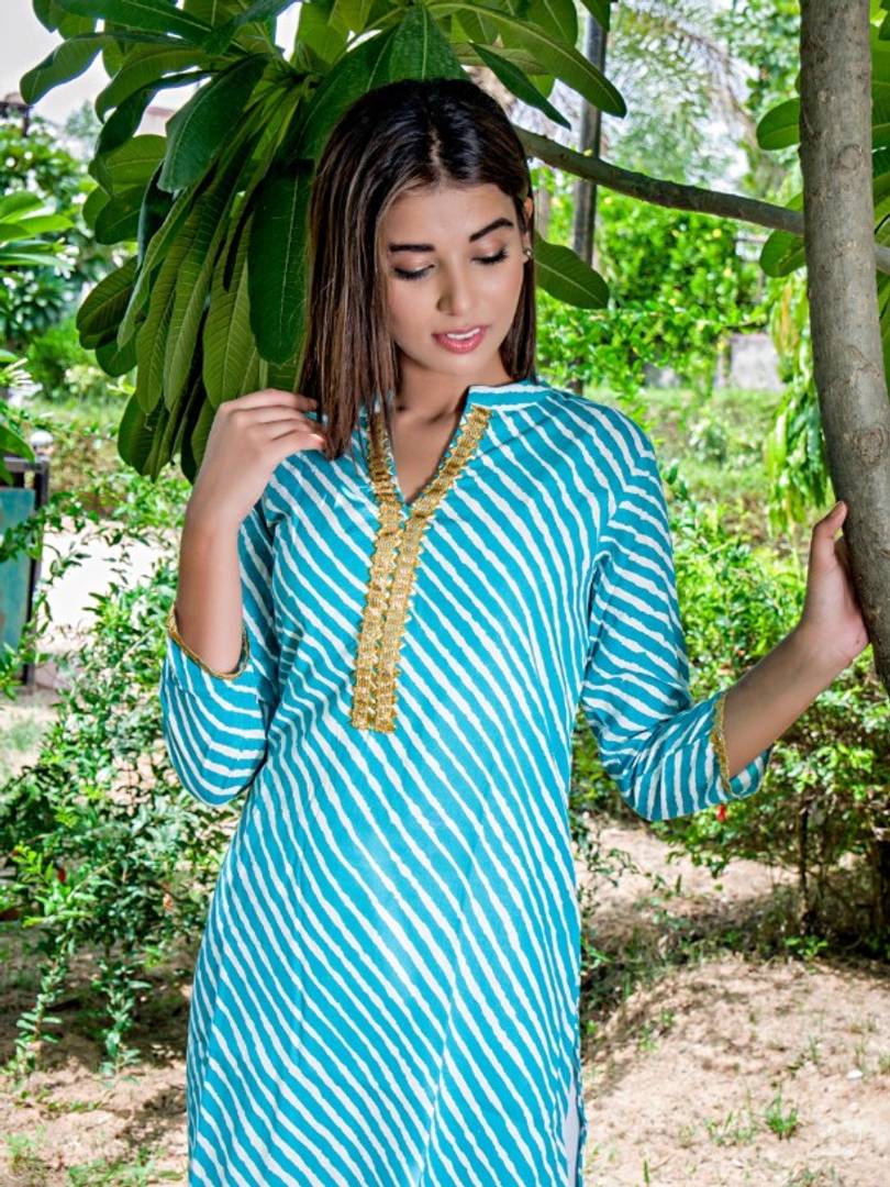 Leheria Print Slub Cotton Kurti With Gota Work