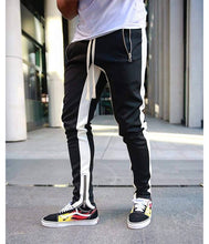 Load image into Gallery viewer, Elegant Black Solid Cotton Blend Joggers For Men