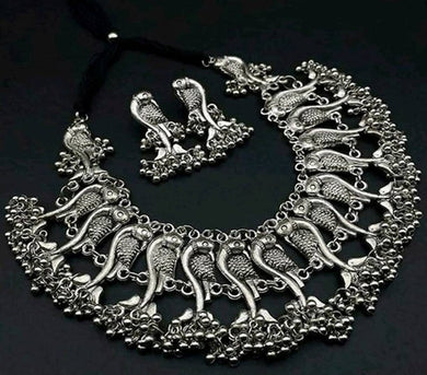 Elegant Designer Fish Thread Necklace Set