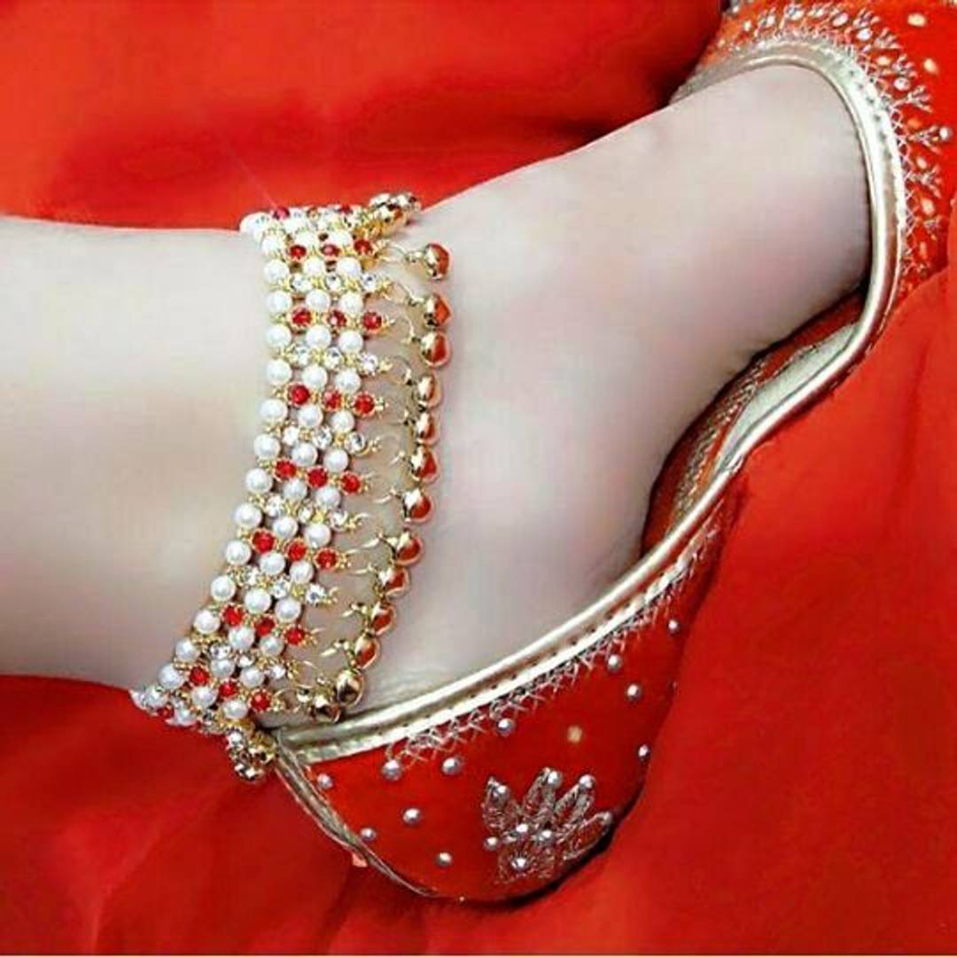 Trendy Beautiful Gold Plated Anklets for Women