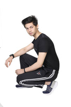 Load image into Gallery viewer, Men Black Cotton Solid Regular Track Pant