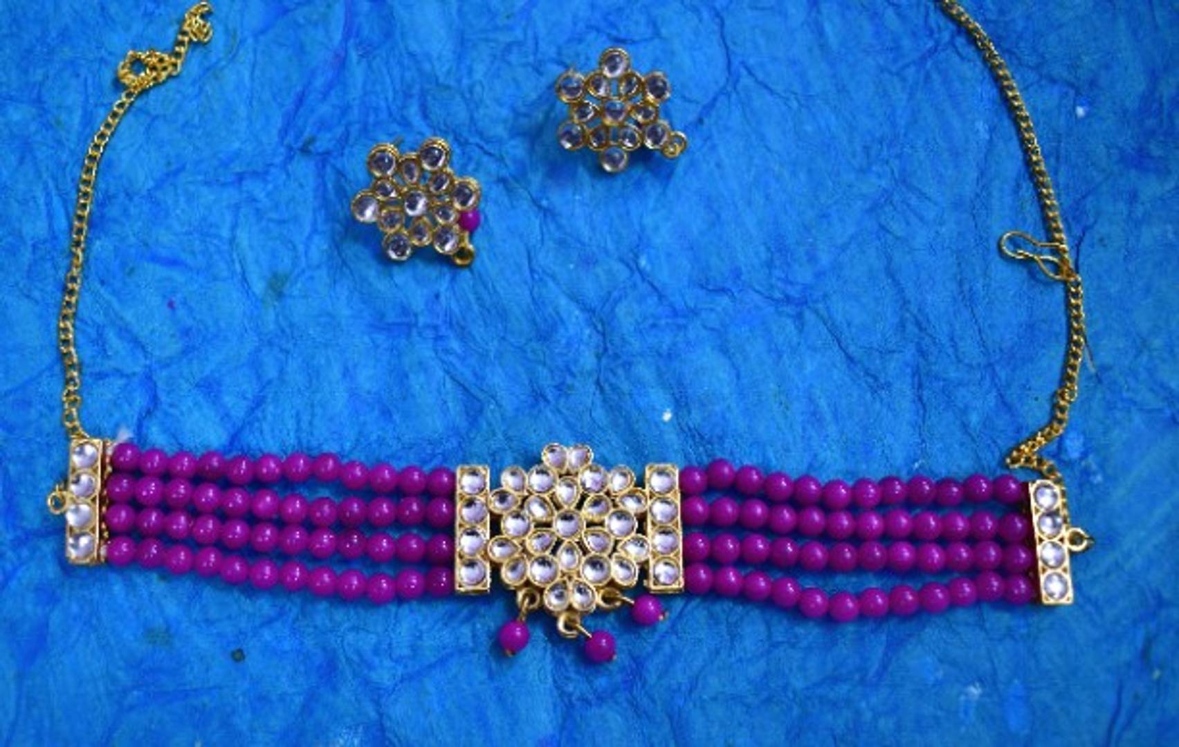 Stone Pendant Choker set with earrings