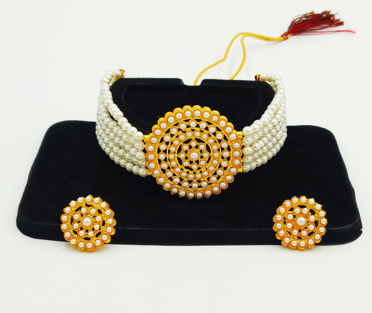 Stylish Alloy White American Diamond And Beads Work Jewellery Set For Women