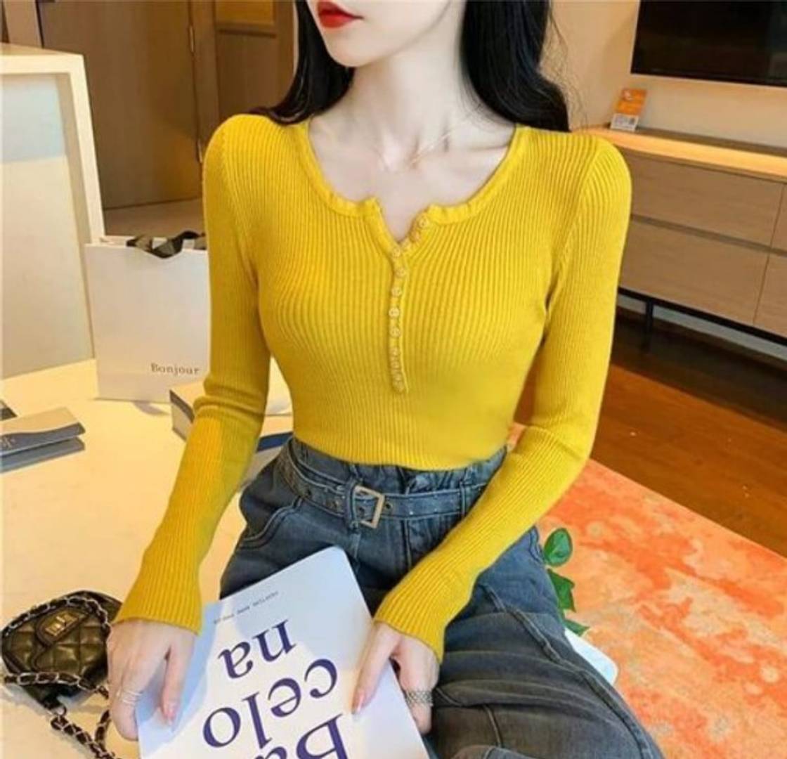 WOMEN RIB BUTTON TOP