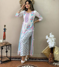 Load image into Gallery viewer, Women Stylish Rayon Long kurta with Pant