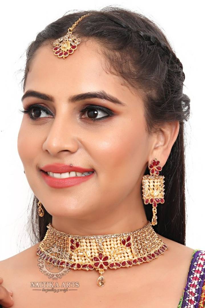 Trendy Alloy Gold Plated Artificial Stone Choker Jewellery Set For Women