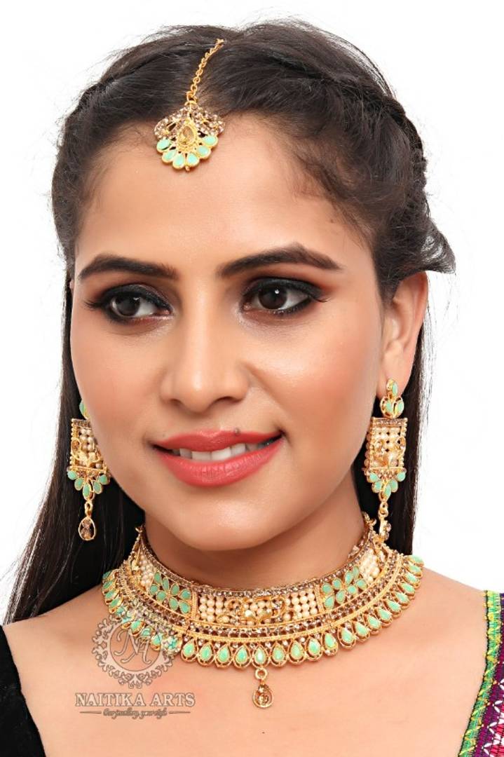 Trendy Alloy Gold Plated Artificial Stone Choker Jewellery Set For Women