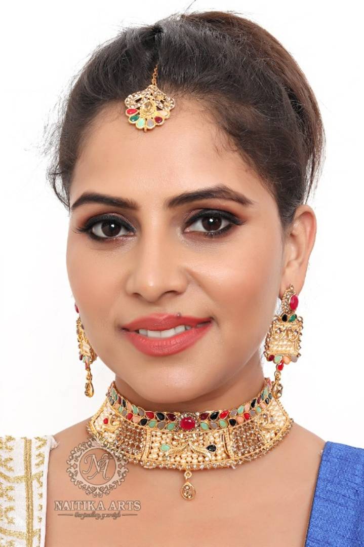 Alluring  Alloy Gold Plated Artificial Stone Choker Jewellery Set For Women