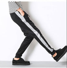 Load image into Gallery viewer, Men&#39;s Black Polyester Blend Self Pattern Slim Fit Joggers