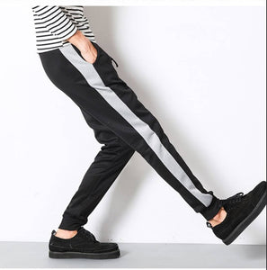 Men's Black Polyester Blend Self Pattern Slim Fit Joggers