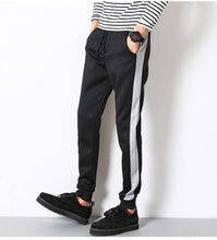 Load image into Gallery viewer, Men&#39;s Black Polyester Blend Self Pattern Slim Fit Joggers